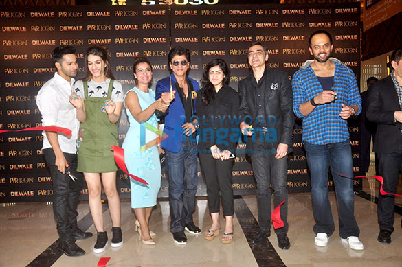 shah rukh khan kajol varun dhawan and kriti sanon launch the track manma emotion from dilwale 3