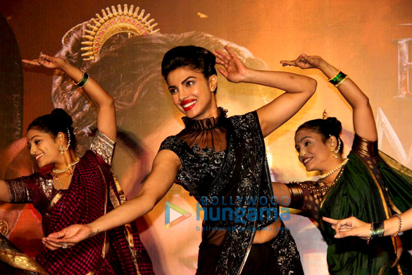 ranveer singh priyanka chopra launch malhari song from bajirao mastani 4