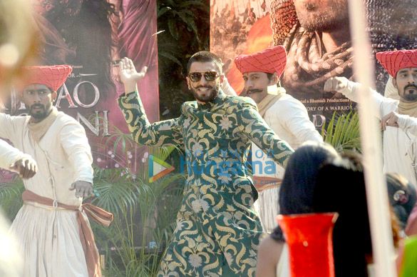 ranveer singh deepika padukone snapped at bajirao mastani promotions 9