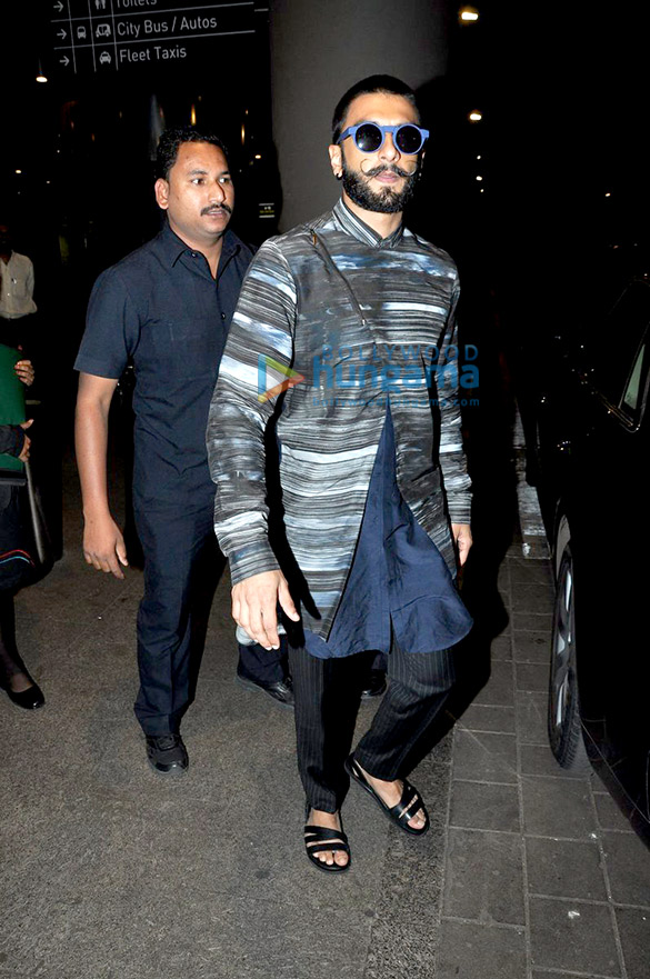 ranveer singh deepika padukone arrive from delhi after bajirao mastani promotion 9