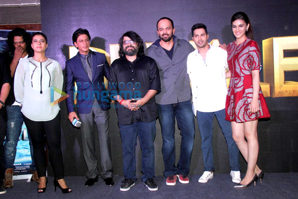 shah rukh khan kajol varun dhawan kriti sanon grace the music success bash of dilwale 3