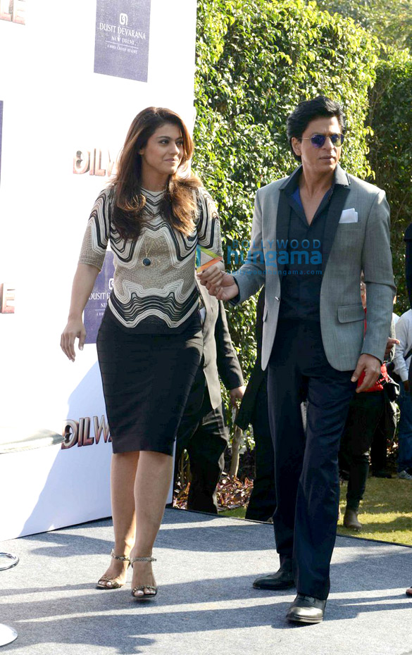 shah rukh khan kajol varun dhawan kriti sanon promote dilwale in delhi 6