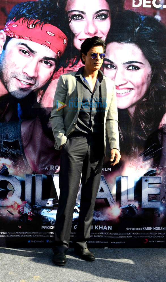 shah rukh khan kajol varun dhawan kriti sanon promote dilwale in delhi 16