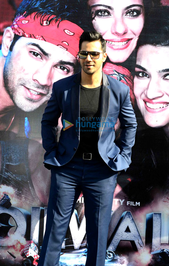 shah rukh khan kajol varun dhawan kriti sanon promote dilwale in delhi 11