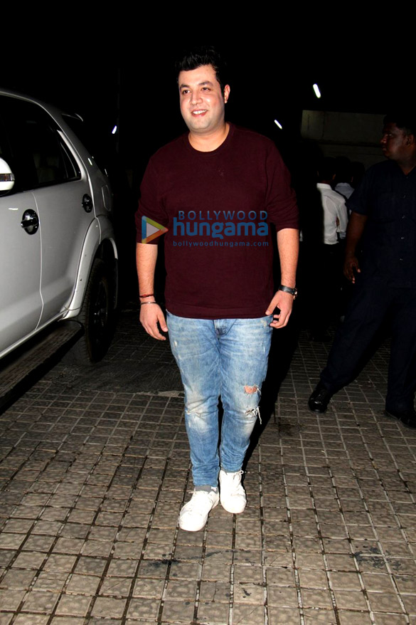 varun dhawan hosts a special screening of dilwale at pvr juhu 7