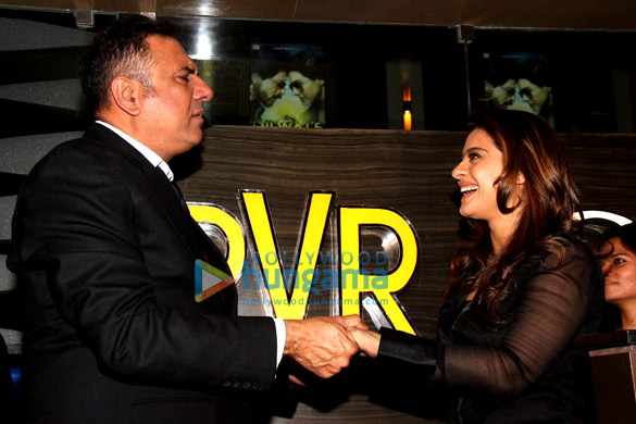 shah rukh khan kajol grace dilwale screening at pvr icon 9