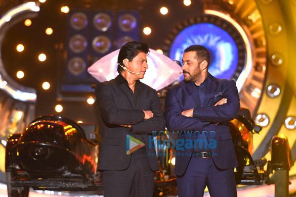 shah rukh khan kajol promote dilwale with salman khan on the sets of bigg boss 9 5