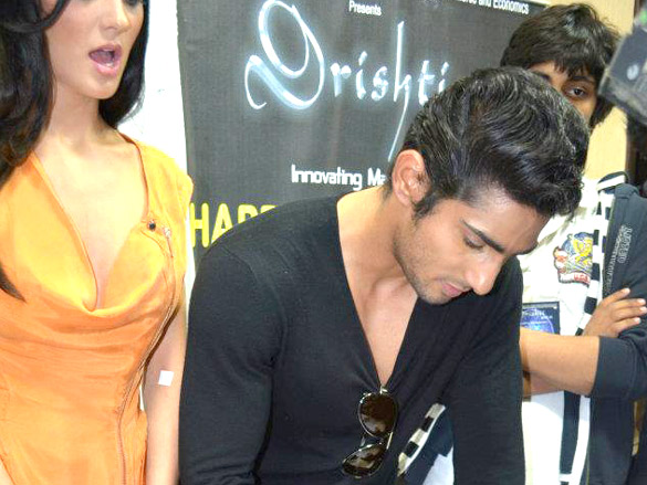 amy and prateik inaugurate registration for marrow donation camp 4