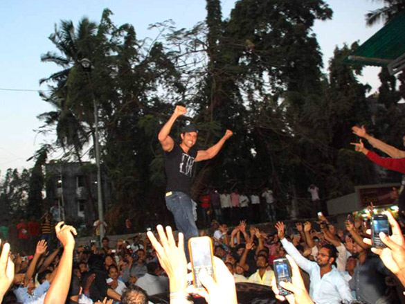 agneepath stars visit various multiplex 10