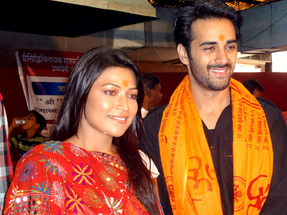 bittoo boss team celebrates gudi padwa at siddhivinayak temple 2