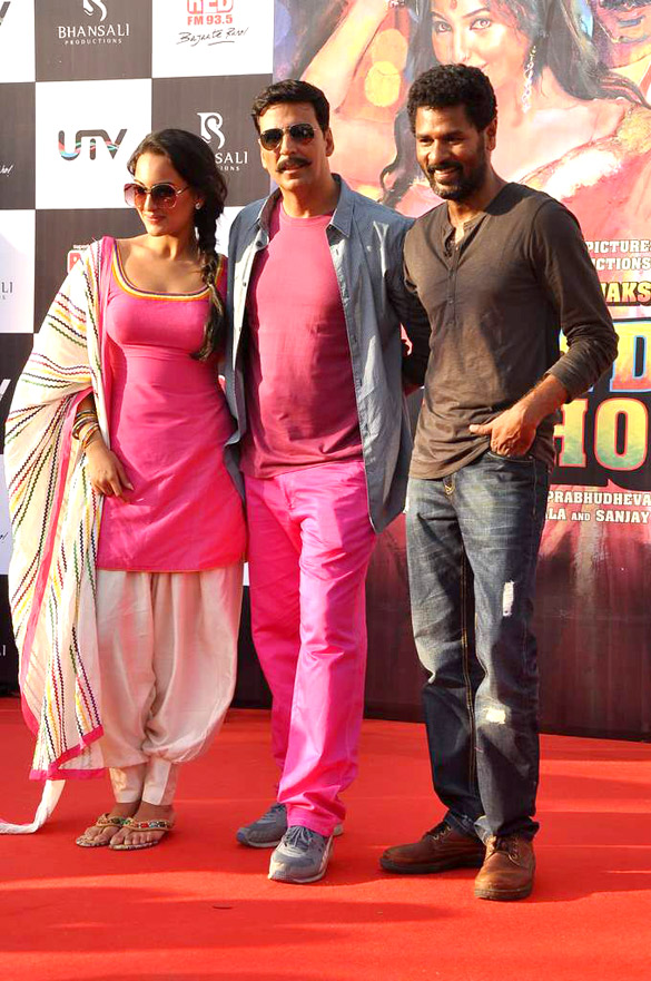promotional rickshaw race for rowdy rathore 5