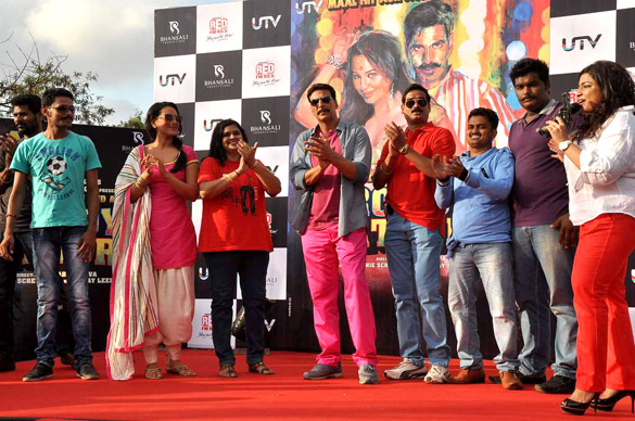 promotional rickshaw race for rowdy rathore 3