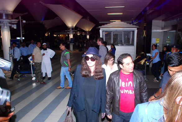 isabelle adjani prem r soni arrive from paris 7