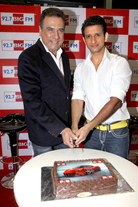 starcast of ferrari ki sawaari celebrate fathers day on 92 7 big fm 2