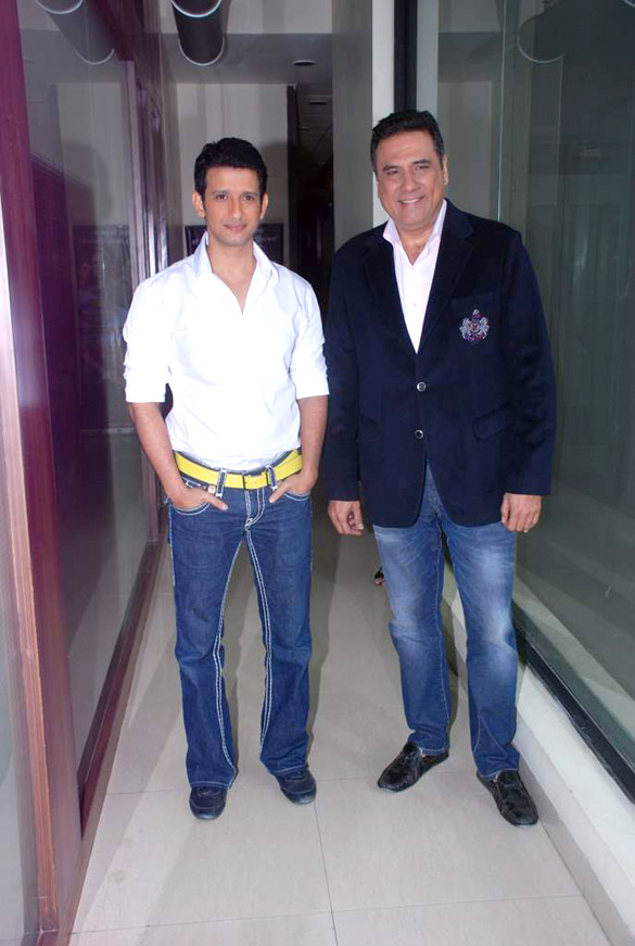 starcast of ferrari ki sawaari celebrate fathers day on 92 7 big fm 9
