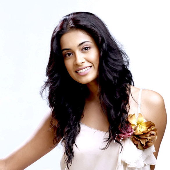 sarah jane dias 32