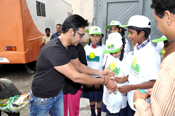 ajay rohit meet children from smile foundation 8