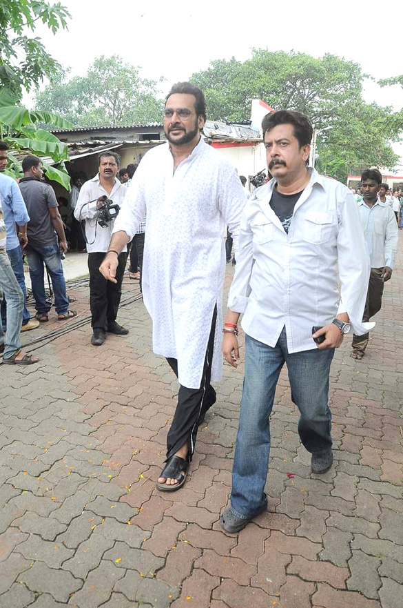 celebs grace dara singhs funeral 13