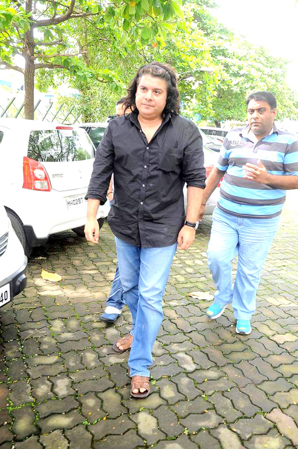 celebs grace dara singhs funeral 15
