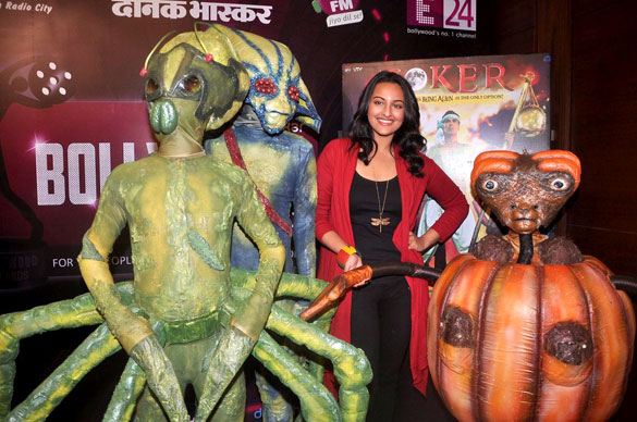 sonakshi sinha promotes joker with aliens 2