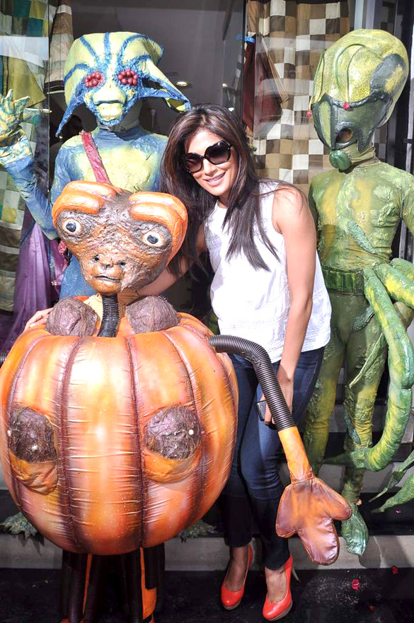 farah khan chitrangda singh promote joker with aliens 10
