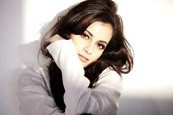 dia mirza 54