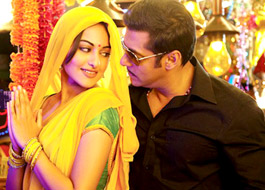 Sonakshi gets romantic with Chulbul Pandey