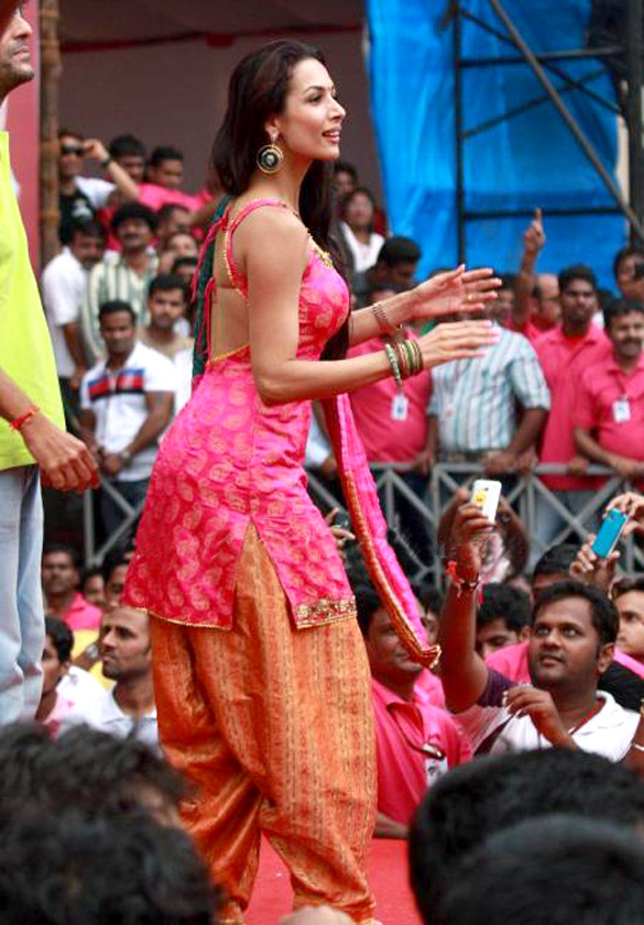 malaika arora rakhi sawant at janmashtami celebrations in mumbai 5