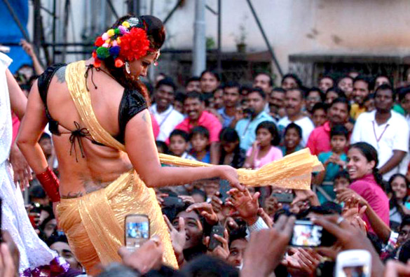malaika arora rakhi sawant at janmashtami celebrations in mumbai 8