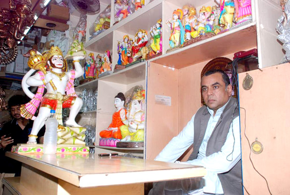 paresh rawal sells ganesh idols to promote omg oh my god 4