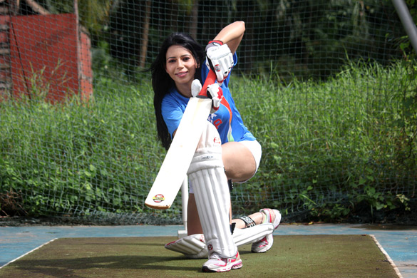 rozlyn khan 23