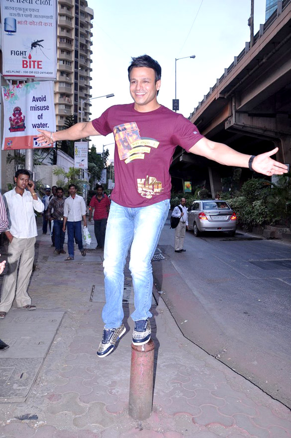 vivek oberoi promotes kismet love paisa dilli at 98 3 fm radio mirchi 9