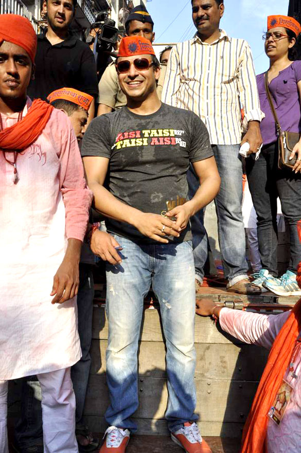 vivek oberoi at girgaum ka raja visarjan 11