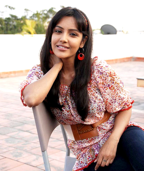 priya anand 16