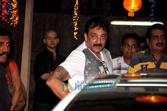 sanjay priya dutt at special screening of son of sardaar 5
