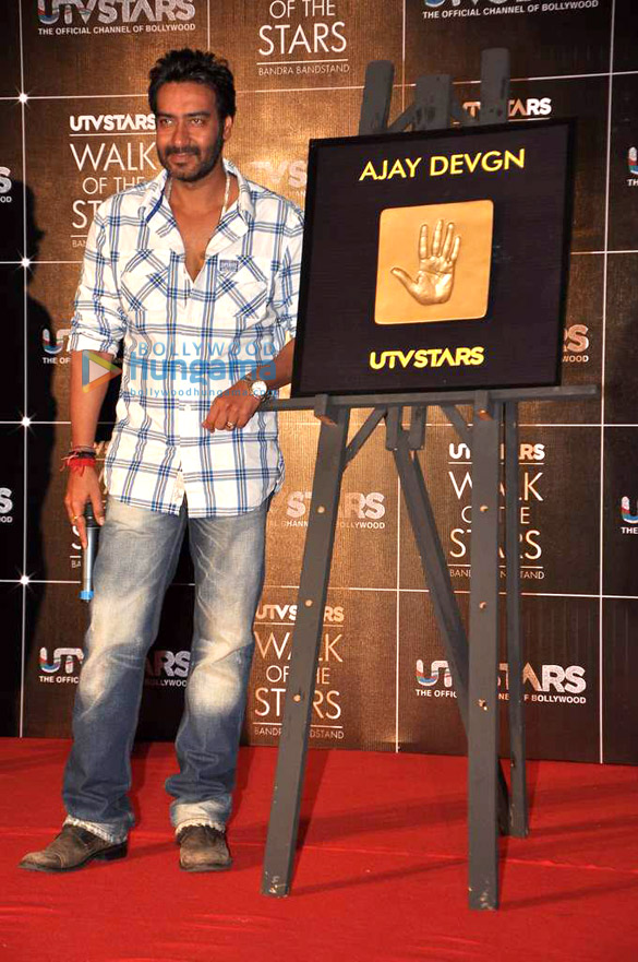 ajay sonakshi at utv stars to promote son of sardaar 7