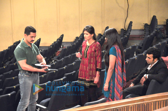 aamir khan on the sets of cid 4