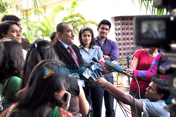 aamir khan on the sets of cid 11