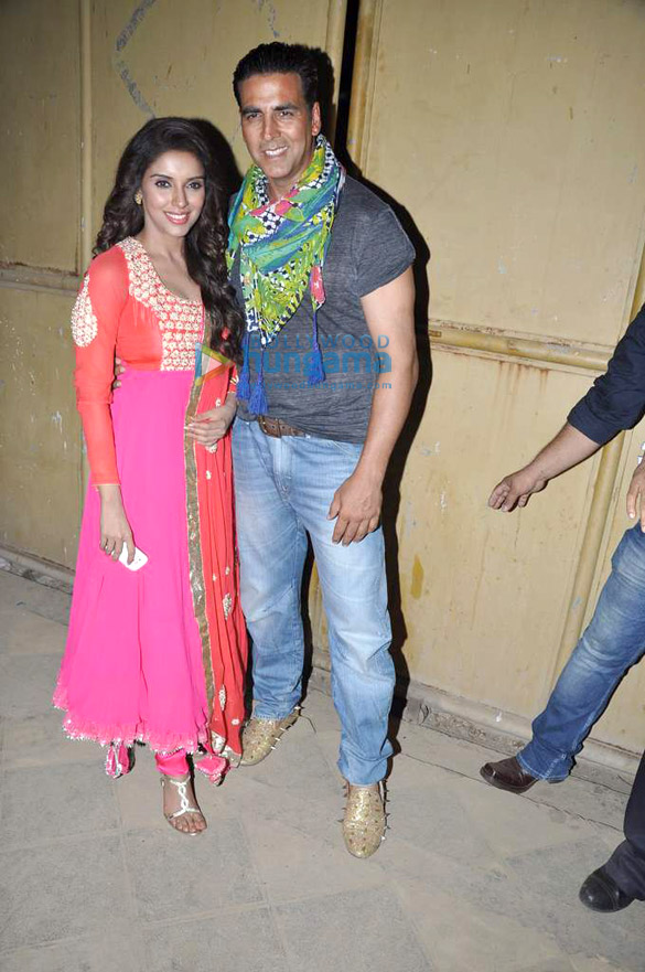 promotions of khiladi 786 at mithibai college 10