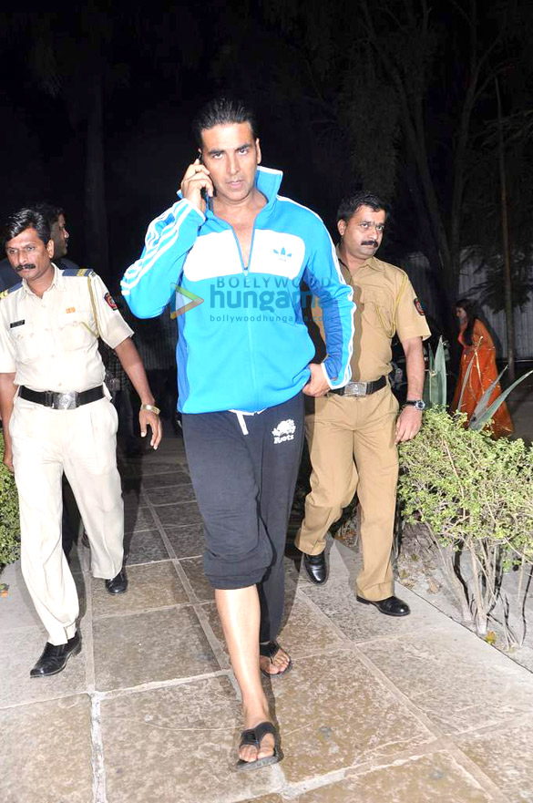 akshay asin salman on the sets of bigg boss 6 14