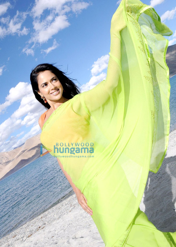 sameera reddy 81
