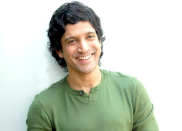 Farhan pens poem on Delhi incident