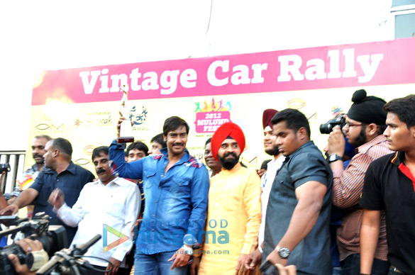 ajay devgn flags off vintage car rally 4