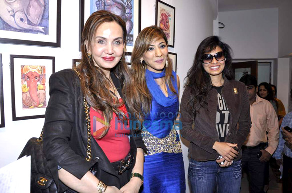 manisha kelkar at sunita wadhwans art exhibition 4