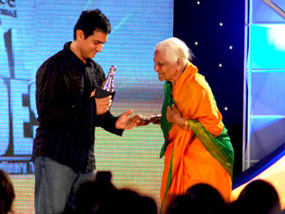 aamir at cnn ibn heroes event 2