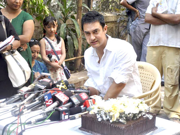 aamir khan celebrates his 45th birthday 4