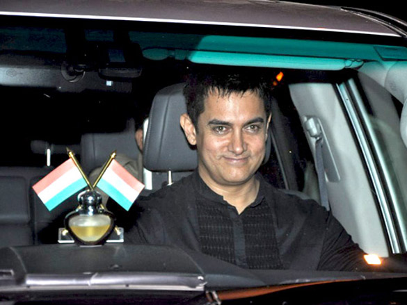 aamir khan felicitates ibn7 super idols 22