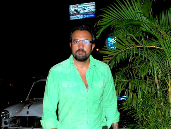 abhishek on the occasion of his birthday snapped outside his home 7