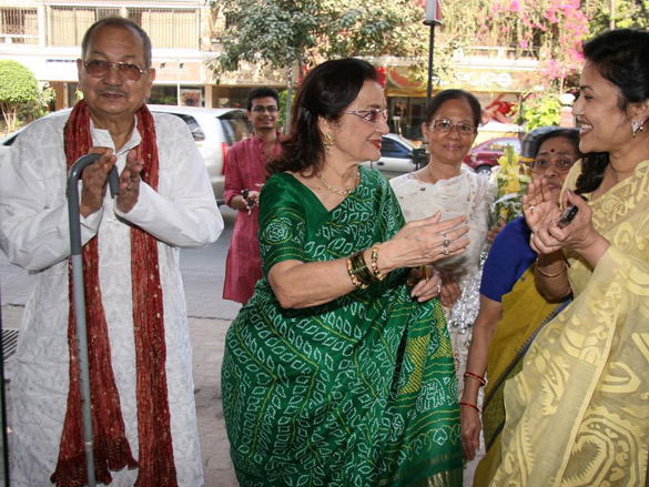 asha parekh unveils shubhrata duttas jamdani saree collection 3