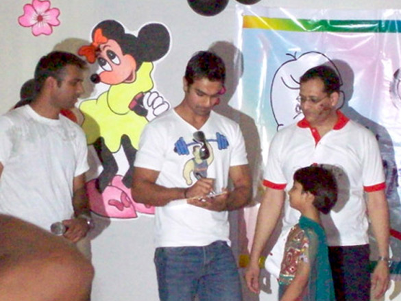 ashmit patel celebrates happy day with the special children at dilkhush special school 2